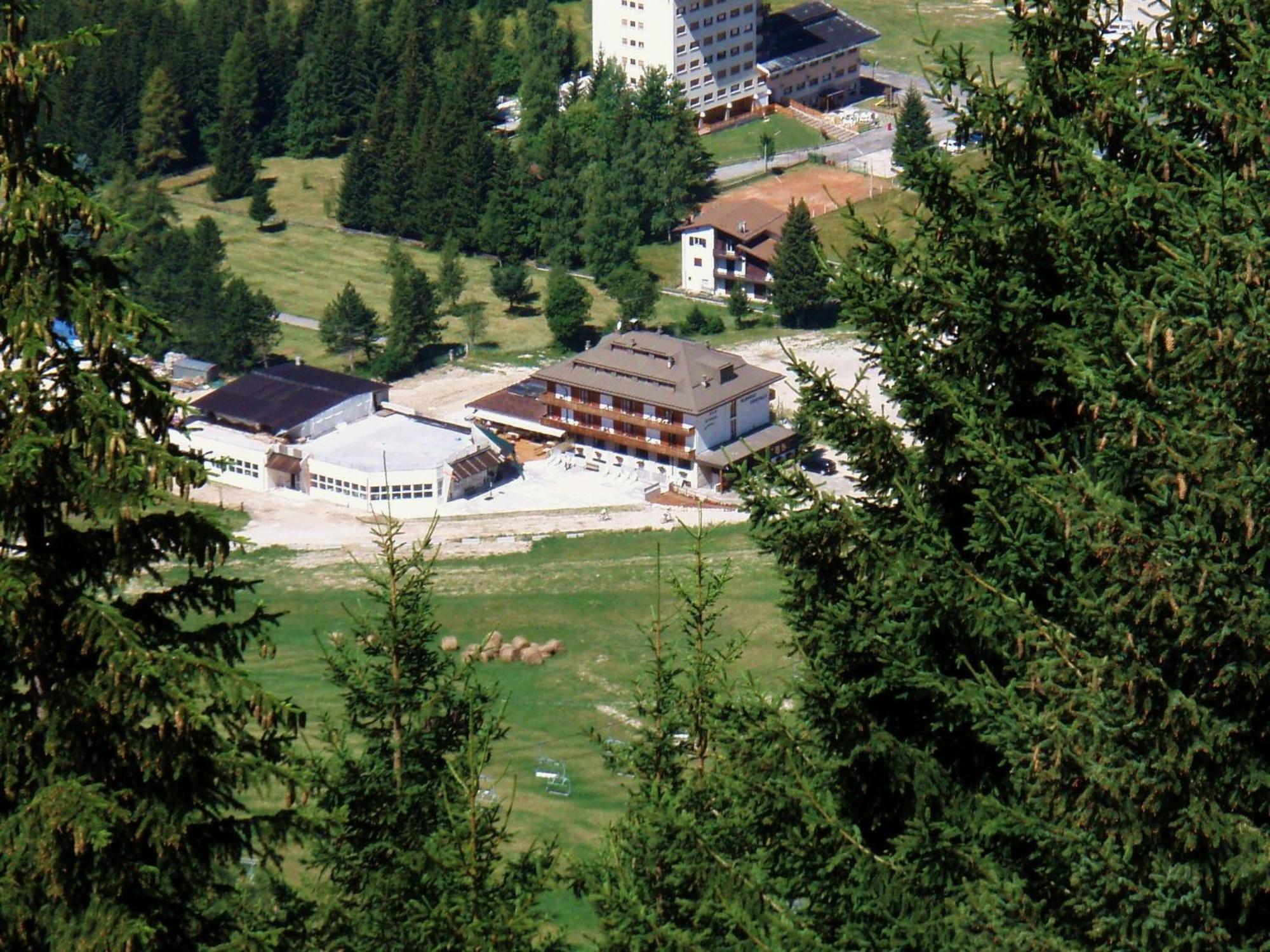 Hotel Cristallo Folgaria Exterior foto